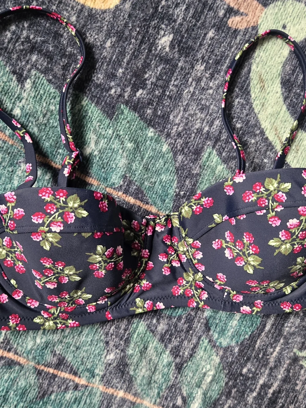 NWT J Crew Raspberry Fruit Print Navy Bikini Top Swimwear Size 34A